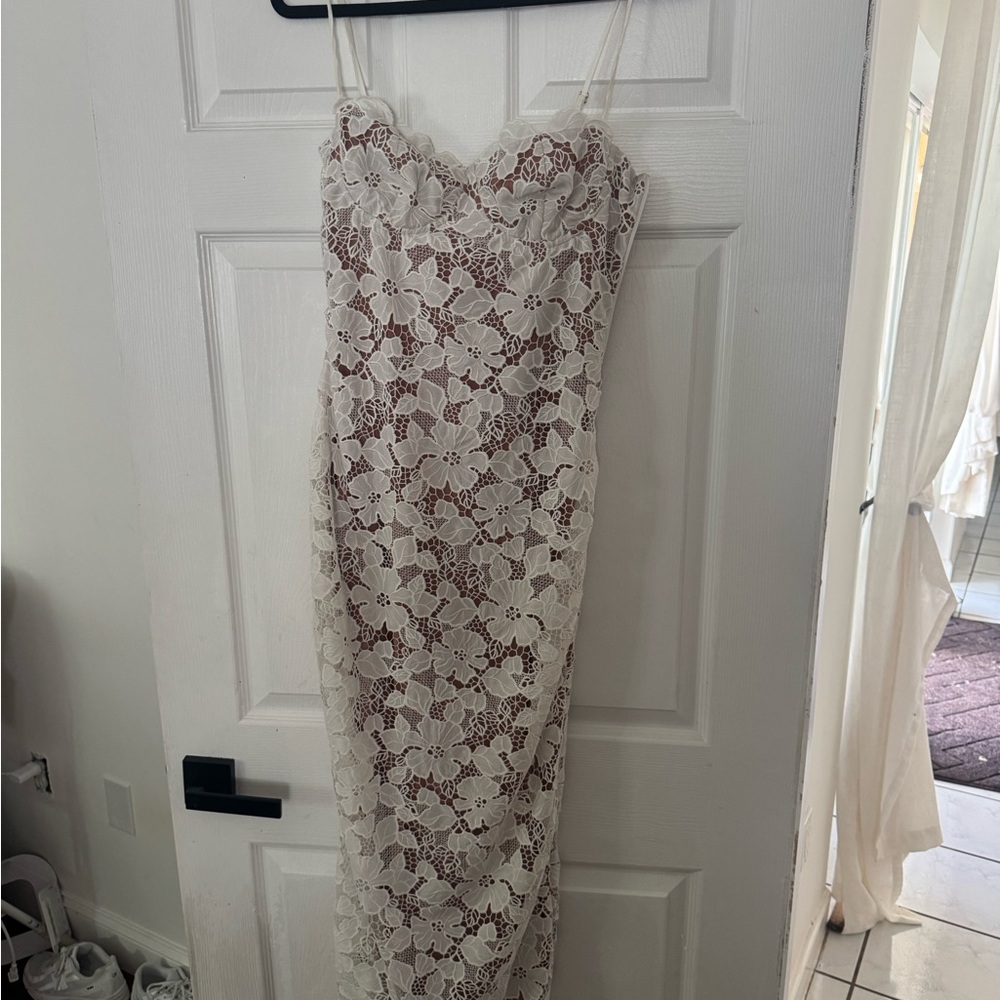 House of CB White Floral Lace Dress - Picture 3 of 3
